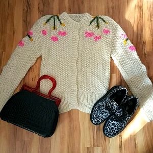 Vintage 60s Sweater With 3D Accented Flowers